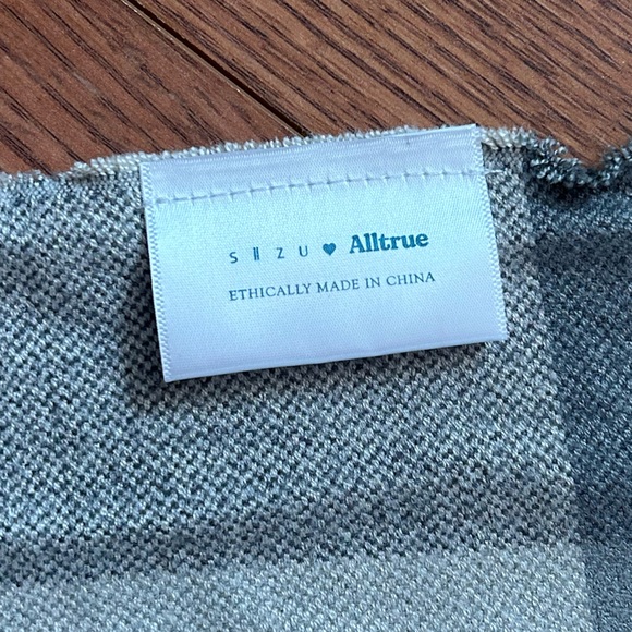 NWOT Blanket Poncho - Picture 5 of 6